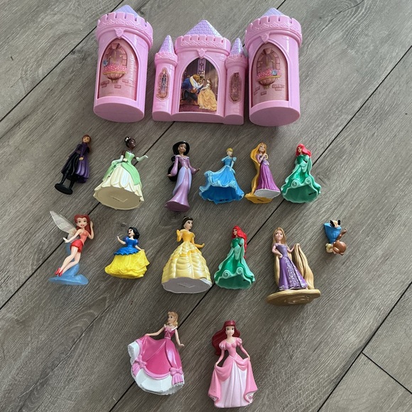 Disney Princess Pink and Purple Castle with Figurines - Picture 2 of 6